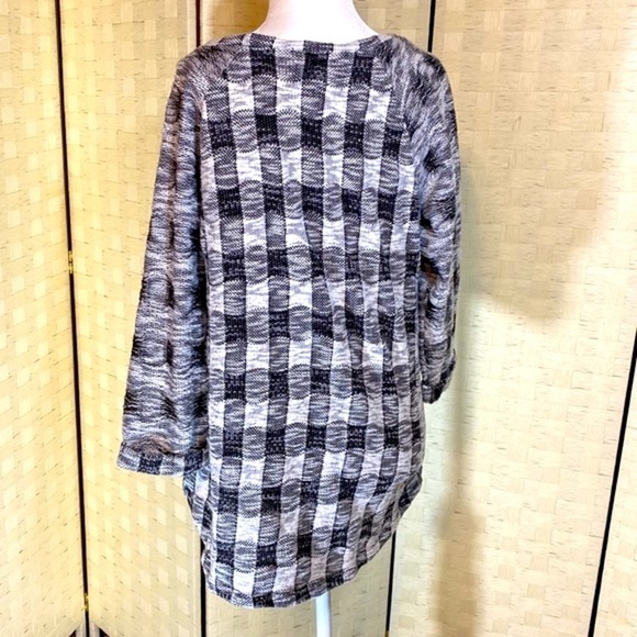 SHANNON FORD NEW YORK Black & White CHECKERED SWEATER Hi Low Hem Sz M EUC - Picture 6 of 12